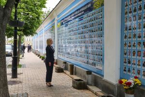 Брінк ушанувала пам'ять загиблих українців і розпочала обговорення підтримки України її державою