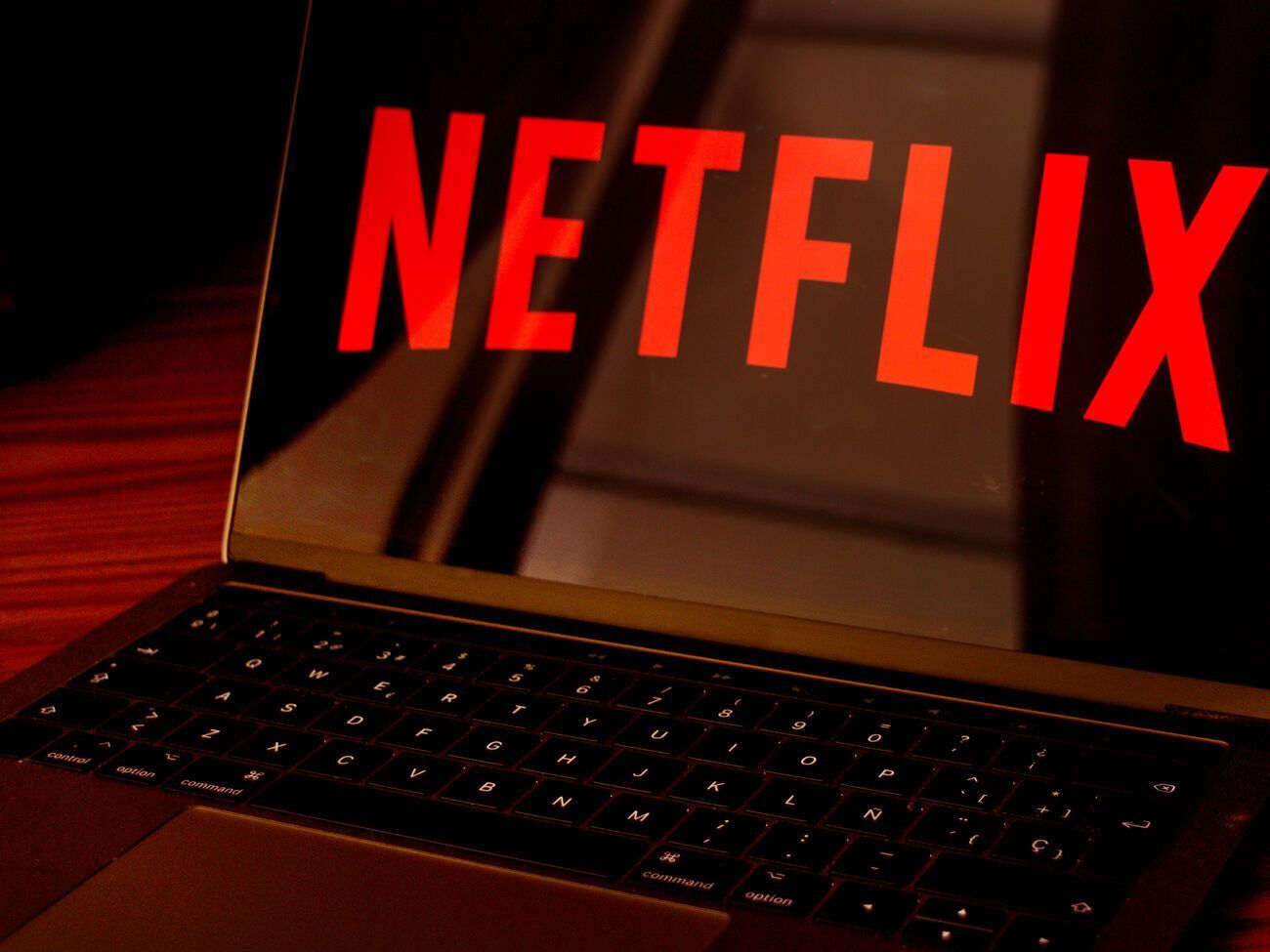 6 березня Netflix оголосив про припинення діяльності в Росії через російське вторгнення в Україну, а наприкінці травня остаточно завершив цей процес