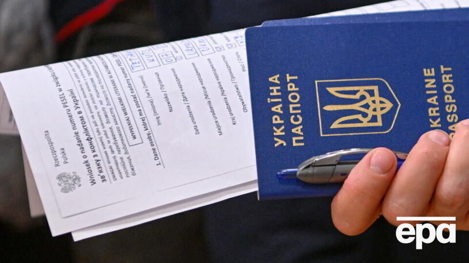 Воєнний стан обмежує виїзд з України чоловіків від 18 до 60 років