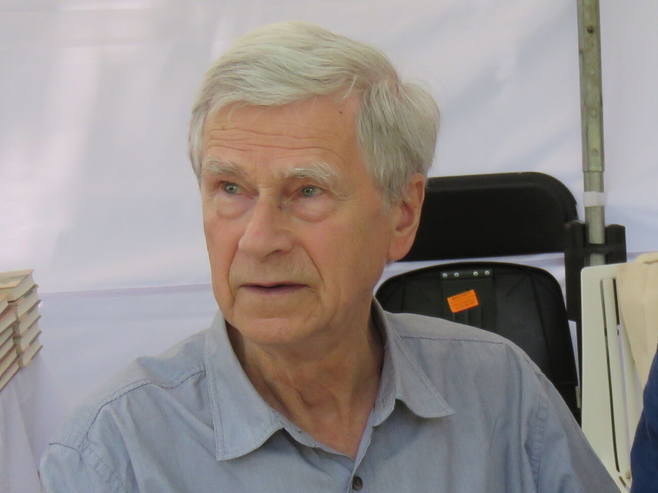 Орлось &ndash; володар безлічі літературних премій та державної нагороди, здобутої "за діяльність на користь демократичних змін"