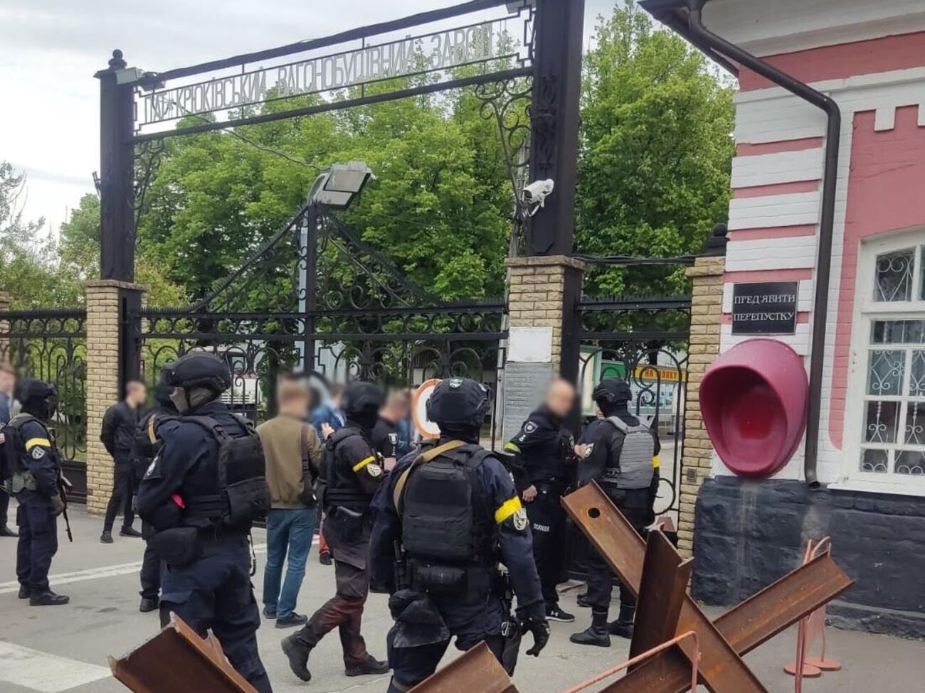 Крюковский вагоностроительный завод расположен в Кременчуге Полтавской области