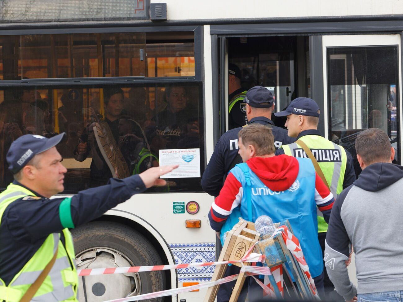 3 мая 156 жителей Мариуполя, эвакуированных с "Азовстали", доехали до Запорожья