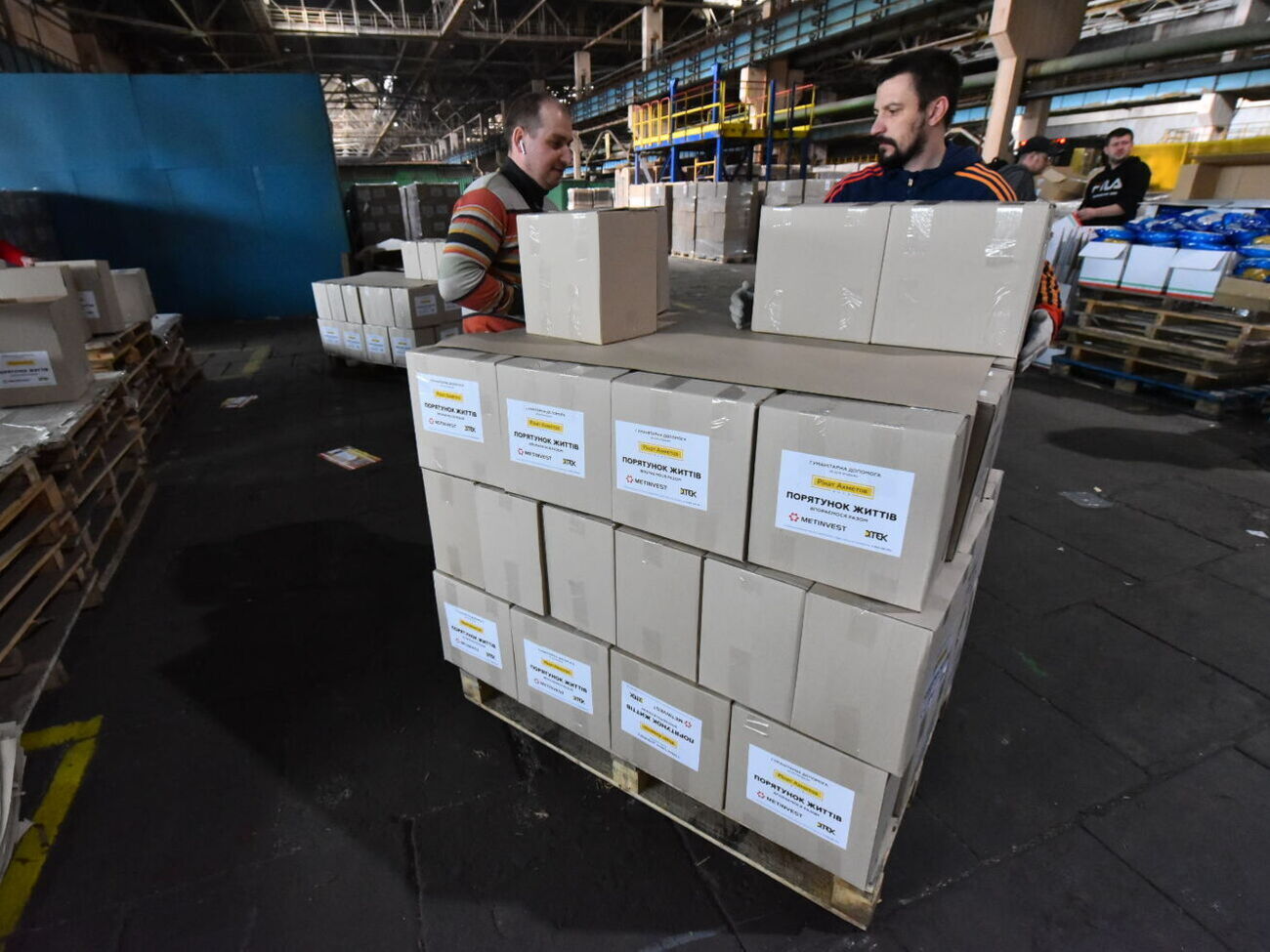 "Метінвест" надає допомогу тим, хто виїжджає з Маріуполя та інших міст, де зараз тривають активні бойові дії