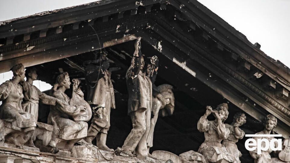 16 березня окупанти скинули бомбу на театр, перед будівлею були великі написи "Діти"