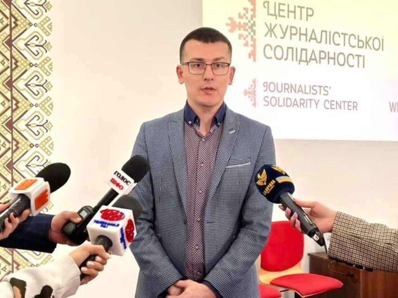 За время войны погибли 24 журналиста. Оккупанты понимают, что независимые сотрудники СМИ фиксируют зверства россиян, поэтому атакуют их