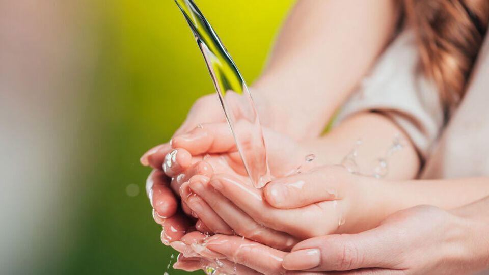 Технология позволяет техническую воду, а также воду из пресных водоемов сделать пригодной для питья