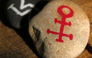 Российские пропагандисты нашли некие символы и попросили прокомменировать их культуролога