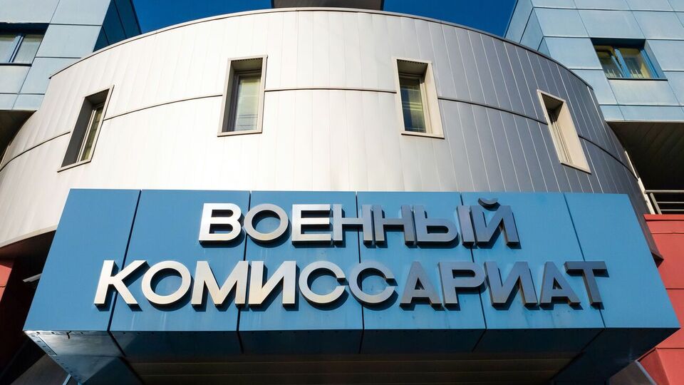 По информации Алексея Арестовича, есть "десятки" случаев поджога военкоматов в РФ