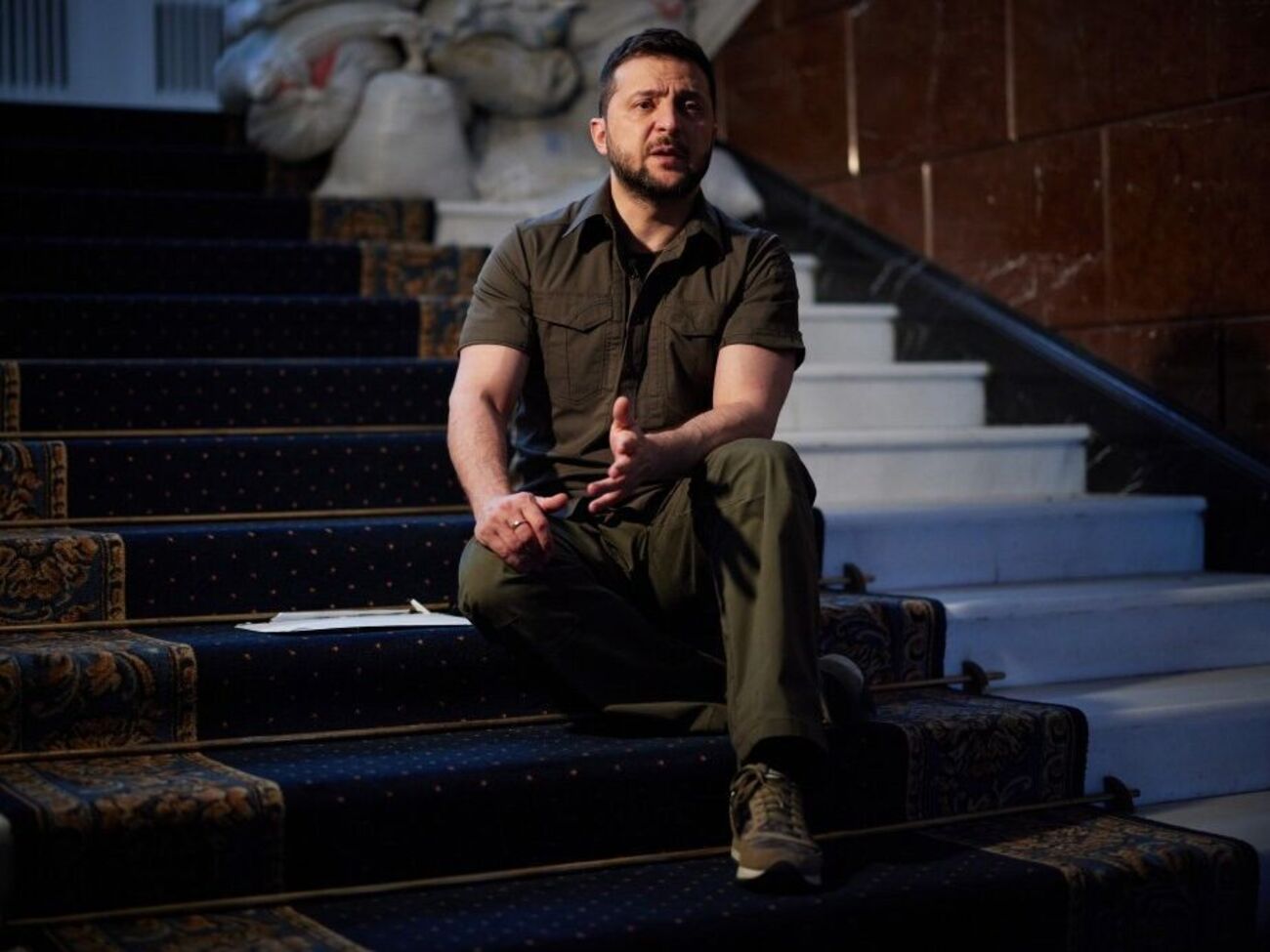 Зеленский: Там еще остаются гражданские. Женщины, дети.&nbsp;Чтобы их спасти, нужно продолжение режима тишины