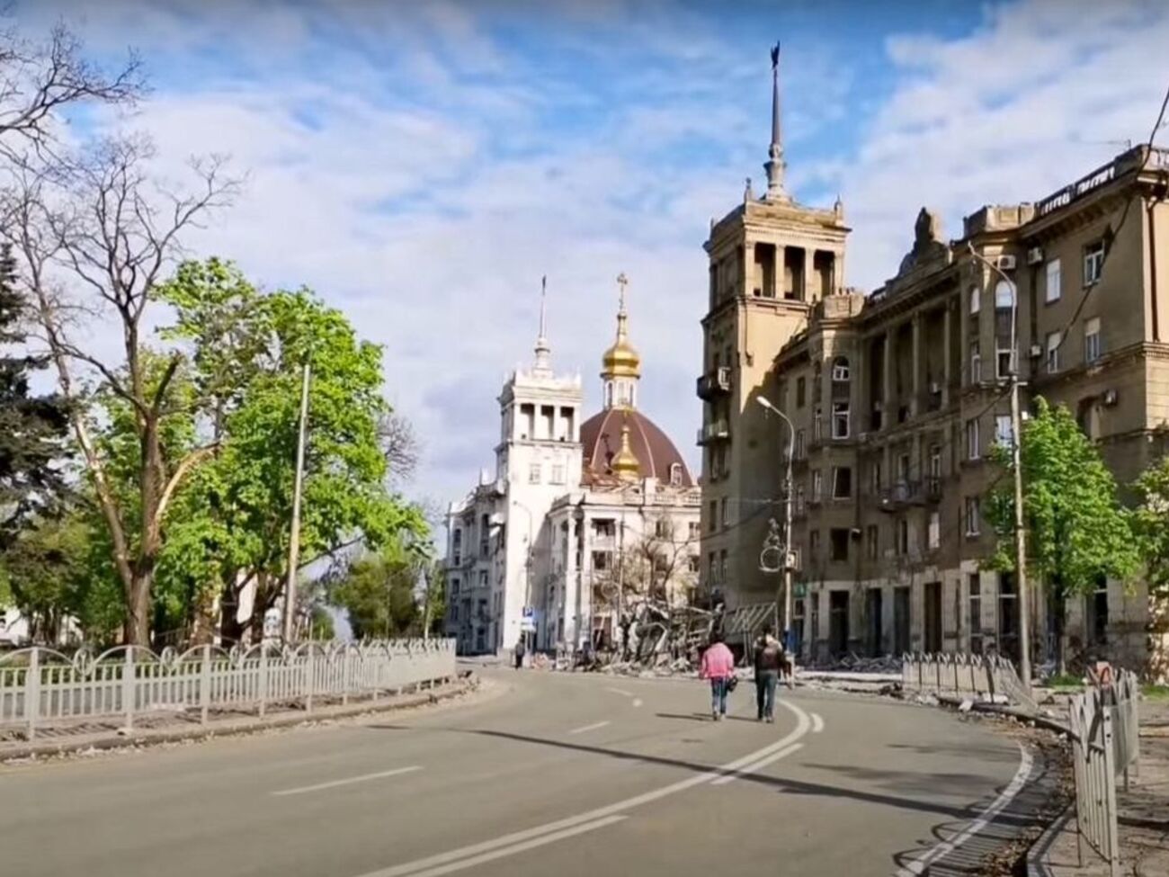 Маріуполь, за планами окупантів, має стати центром "урочистостей" 9 травня, зазначили в ГУР