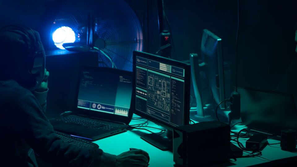 По данным Госспецсвязи, российские хакеры постоянно пытаются получить информацию о персональных данных рядовых граждан