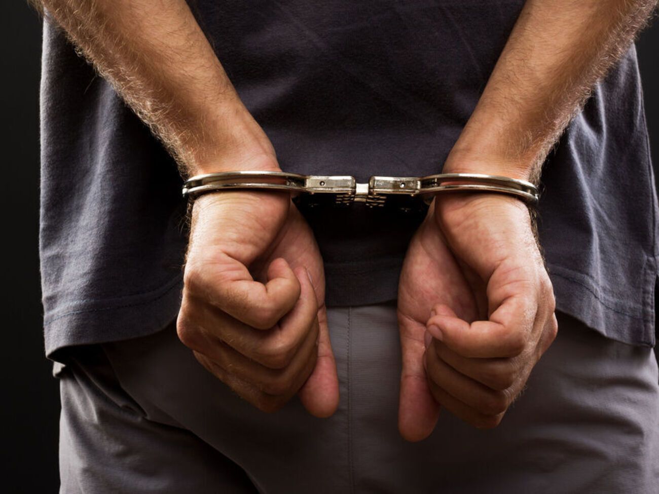 По области агент передвигался на служебном автомобиле со спецталоном