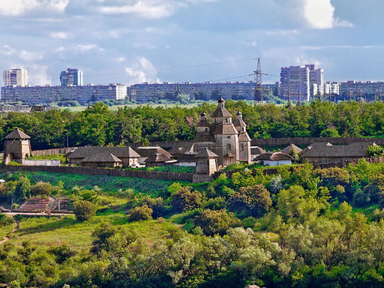 Дотримання комендантської години в місті контролюватимуть правоохоронці, військовослужбовці та бійці територіальної оборони