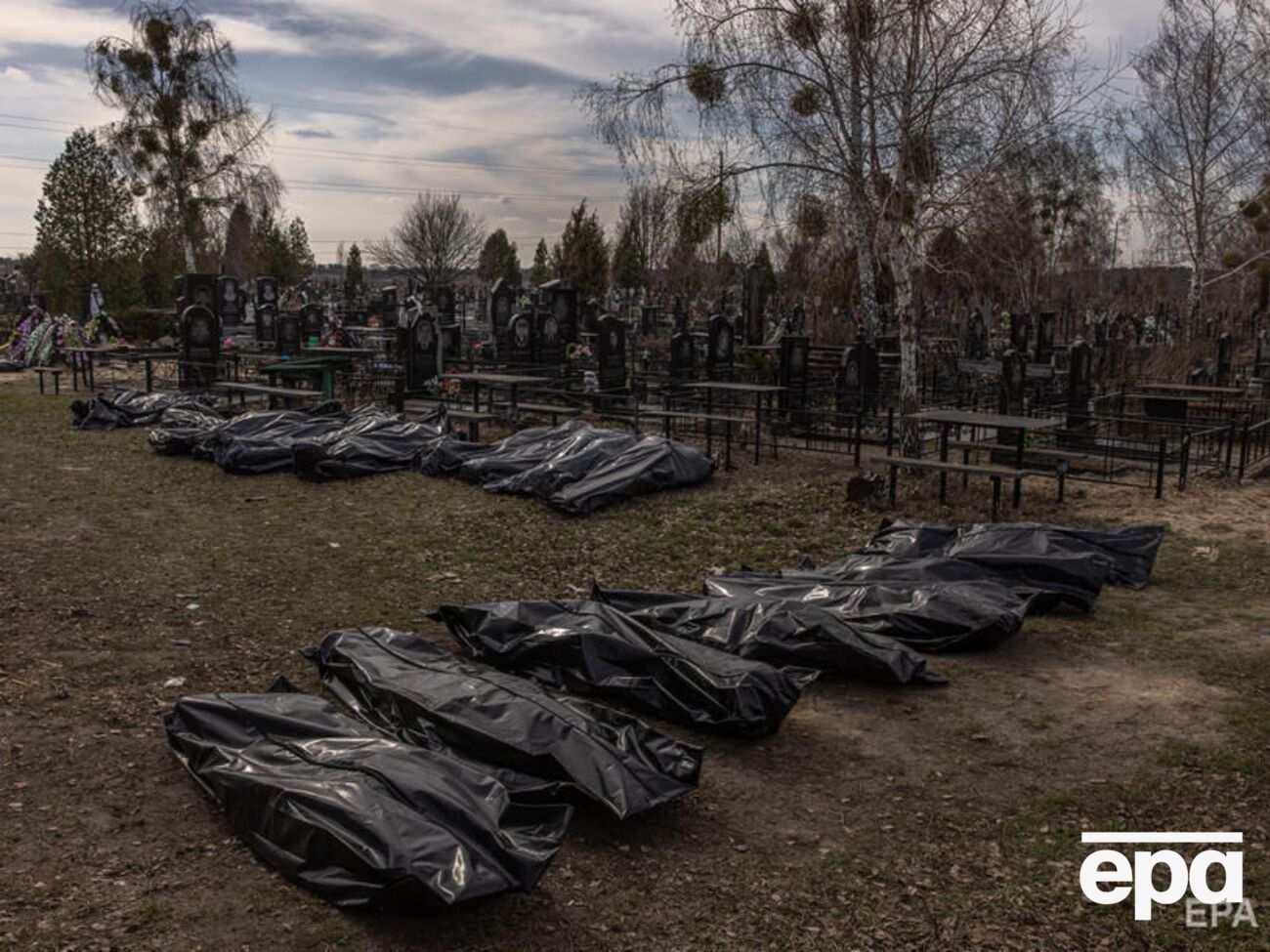 По данным городских властей, в Буче было обнаружено 412 тел убитых оккупантами украинцев