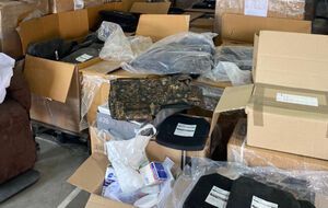 Затримані нібито продавали спорядження, яке було призначене для українських військових