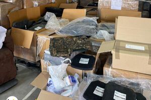 Затримані нібито продавали спорядження, яке було призначене для українських військових