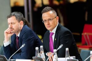 За словами Сіярто, Угорщина готова забезпечити також стипендії для 1 тис. українських студентів-біженців та лікування поранених військовослужбовців