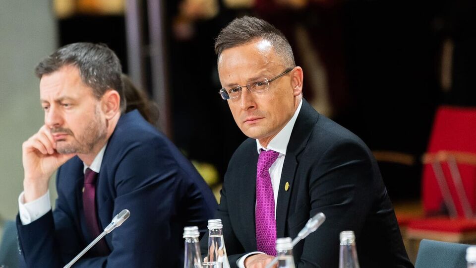 За словами Сіярто, Угорщина готова забезпечити також стипендії для 1 тис. українських студентів-біженців та лікування поранених військовослужбовців