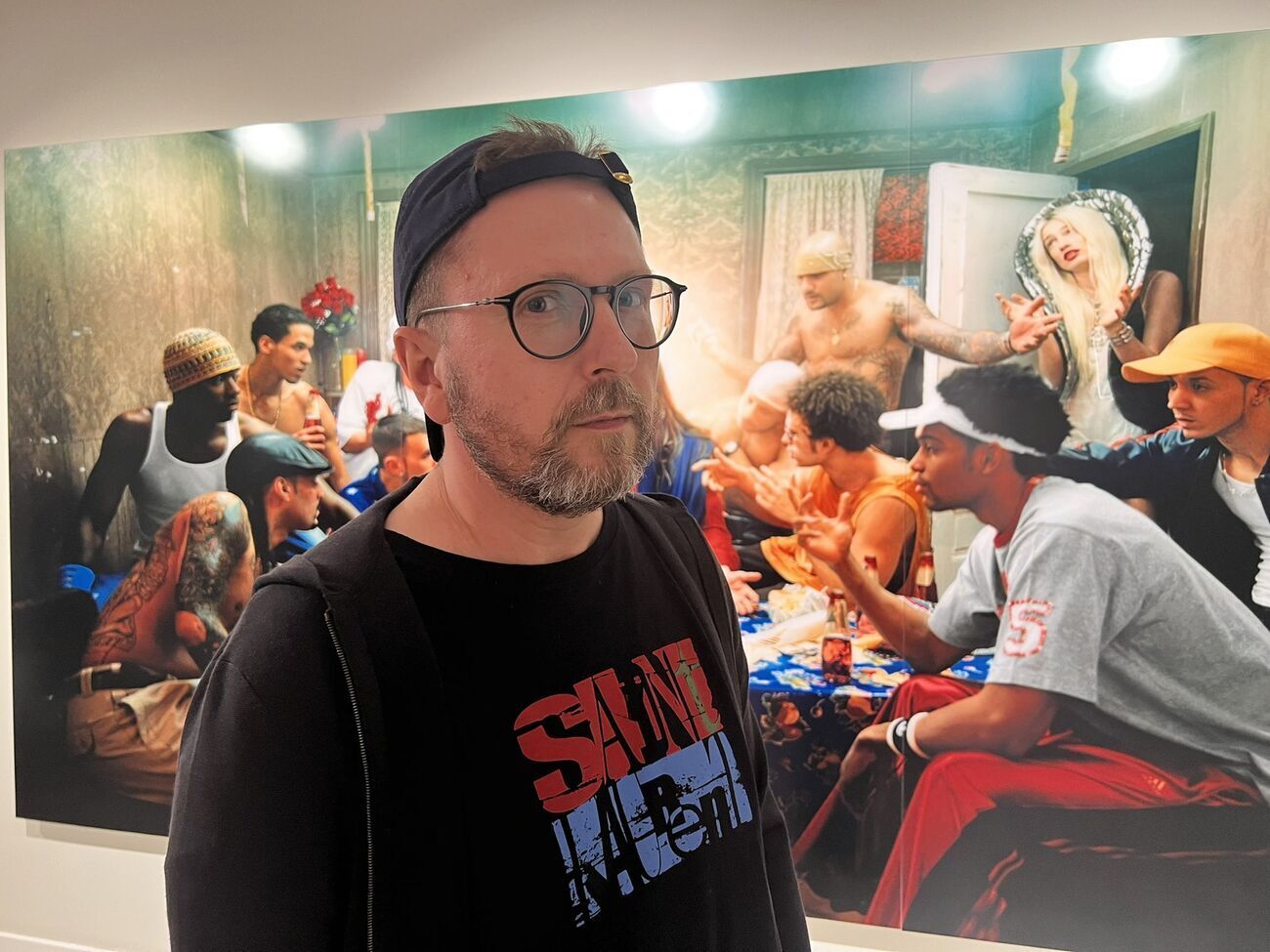 После утреннего задержания суд отпустил Шария, он активно постит селфи и мемы в соцсетях