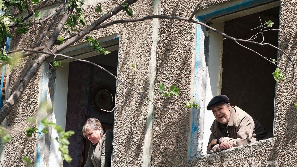 Ранены 25 человек, повреждены сотни квартир, две школы, медучреждение. Последствия ракетного удара по Краматорску. Фоторепортаж