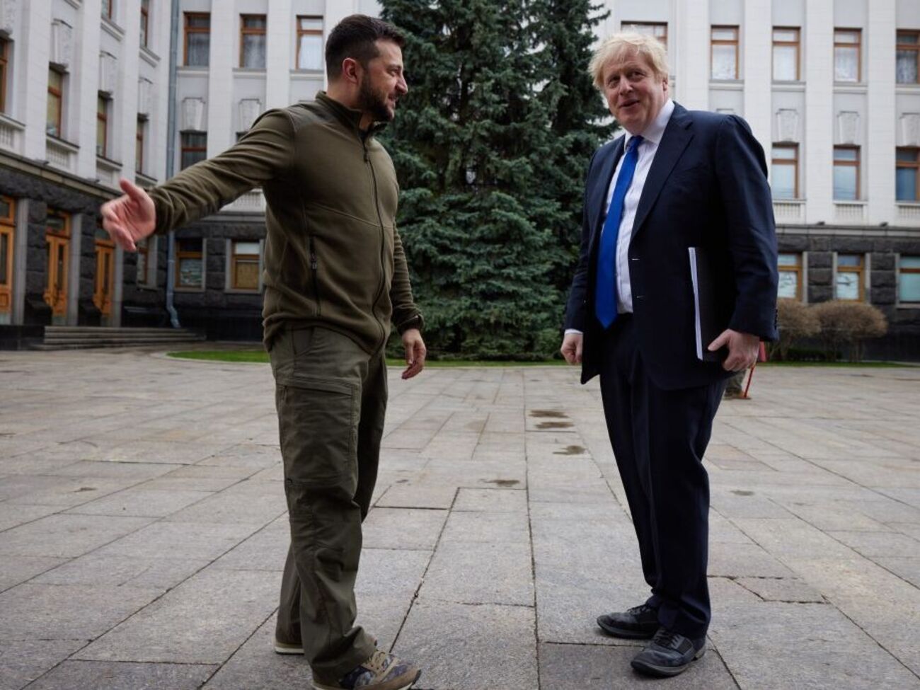 Зеленский в традиционном вечернем видео обратился не только к украинцам, но и к британцам и лично к Джонсону