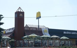 Поки що заклади мережі фастфуду відкривати не планують