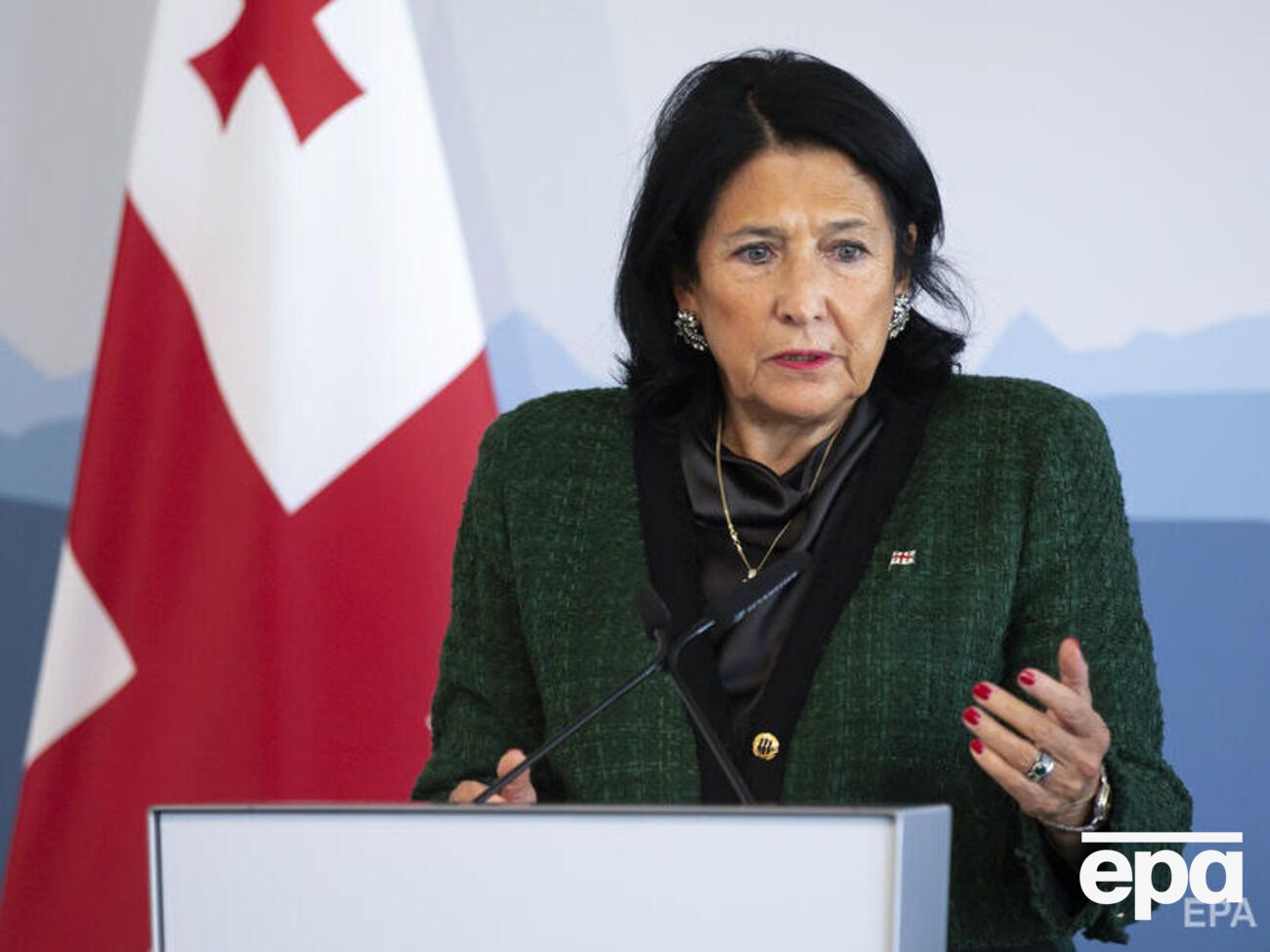 Зурабишвили считает, что "иногда украинцы просят все больше и больше своих партнеров" и хотят, чтобы Грузия открыла&nbsp;второй фронт против РФ