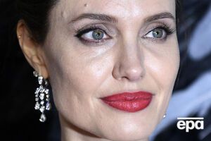 Джоли покинула Украину 2 мая