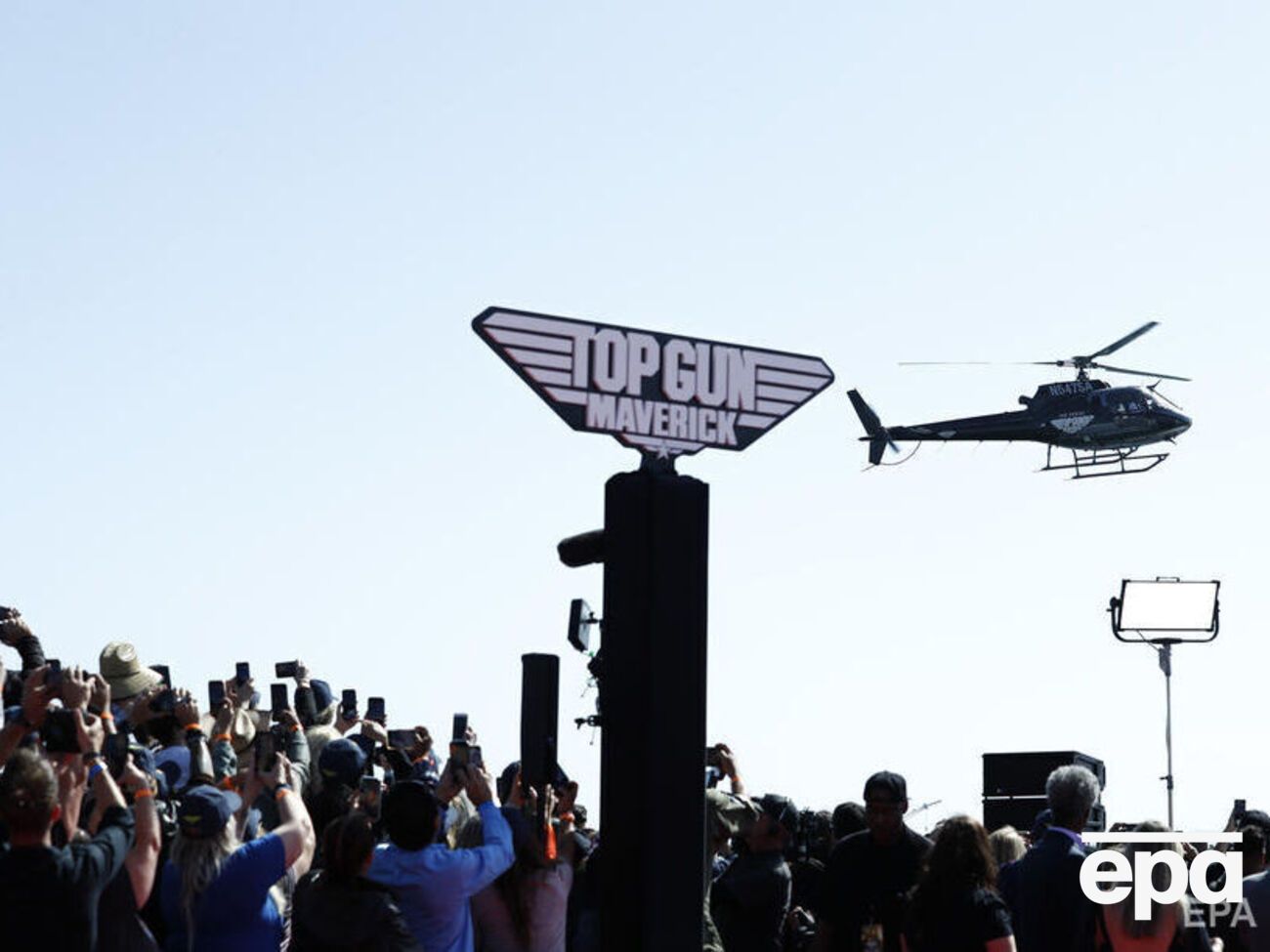 Том Круз прибыл на премьеру фильма на вертолете