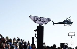 Том Круз прибыл на премьеру фильма на вертолете