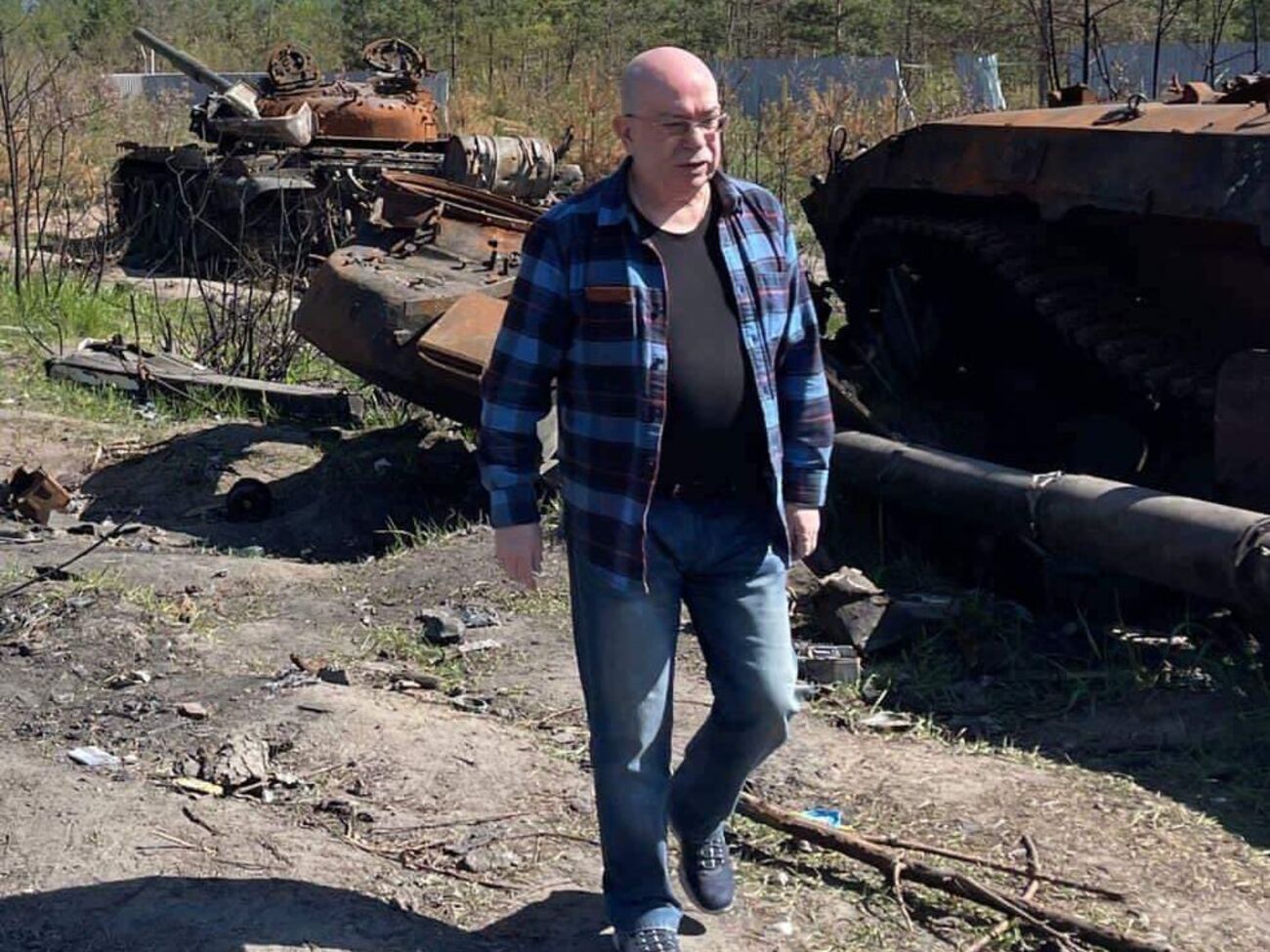 Ветерани радянської армії, які живуть під Києвом, переконували російських військовослужбовців іти назад. Ті відповідали, що за ними стоять загороджувальні загони кадирівців