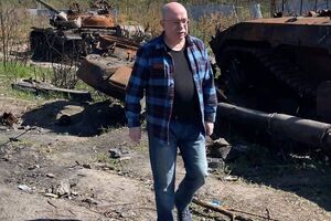 Ветерани радянської армії, які живуть під Києвом, переконували російських військовослужбовців іти назад. Ті відповідали, що за ними стоять загороджувальні загони кадирівців