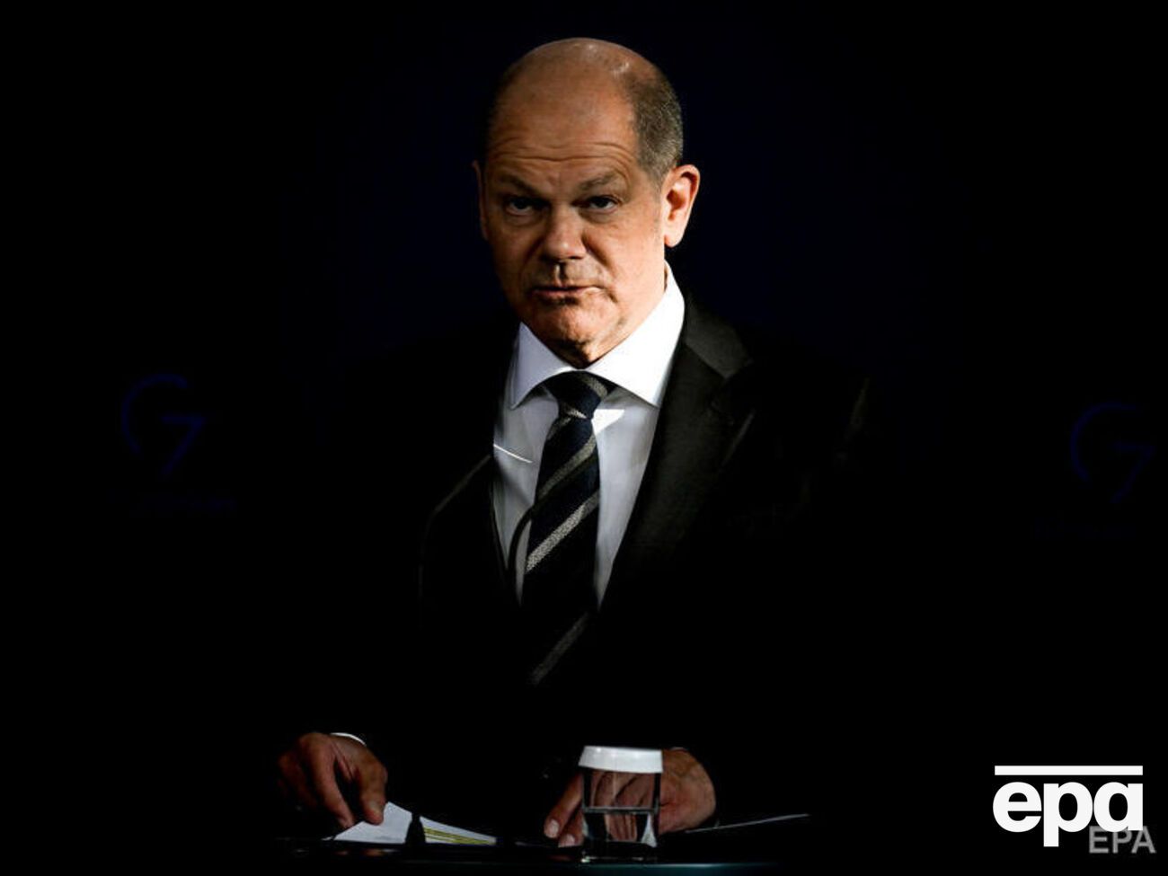 Зеленский считает, что Шольц может сделать "сильный политический шаг"