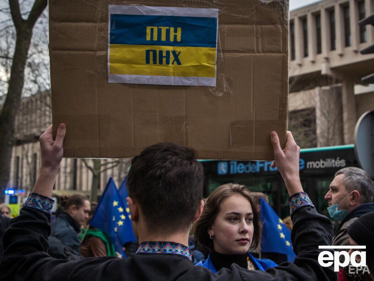 Пост на сторінці посольства супроводили картинкою про підтримку України, а потім акаунт закрили