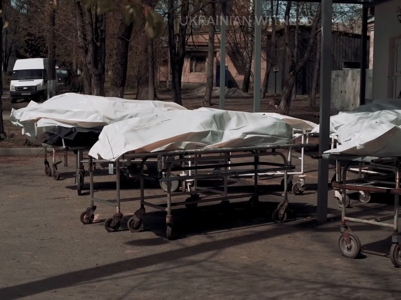 Многие тела уже невозможно опознать без экспертизы ДНК, говорят волонтеры