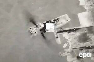 На відео показано, що на катері на момент удару перебували військовослужбовці