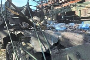Шестеро українських військовослужбовців було поранено внаслідок обстрілу евакуаційного автомобіля (на фото), ще один загинув