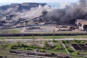 У підвалах заводу від російських бомбардувань ховалися сотні мирних людей