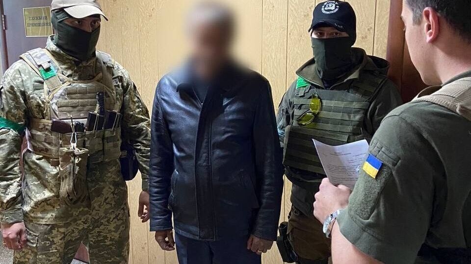 За даними слідства, Коновалов, зокрема, забезпечував окупантів житлом