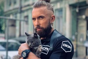 Суровцев рассказал, что в его практике был случай, когда кошка 41 день прожила в закрытой квартире без еды и воды