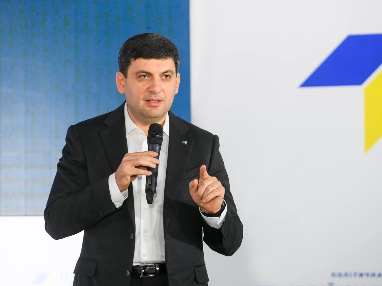 Гройсман: Росія святкує 9 травня. Але що вони святкують? Більше ніж 20 тис. втрачених життів своїх солдатів?