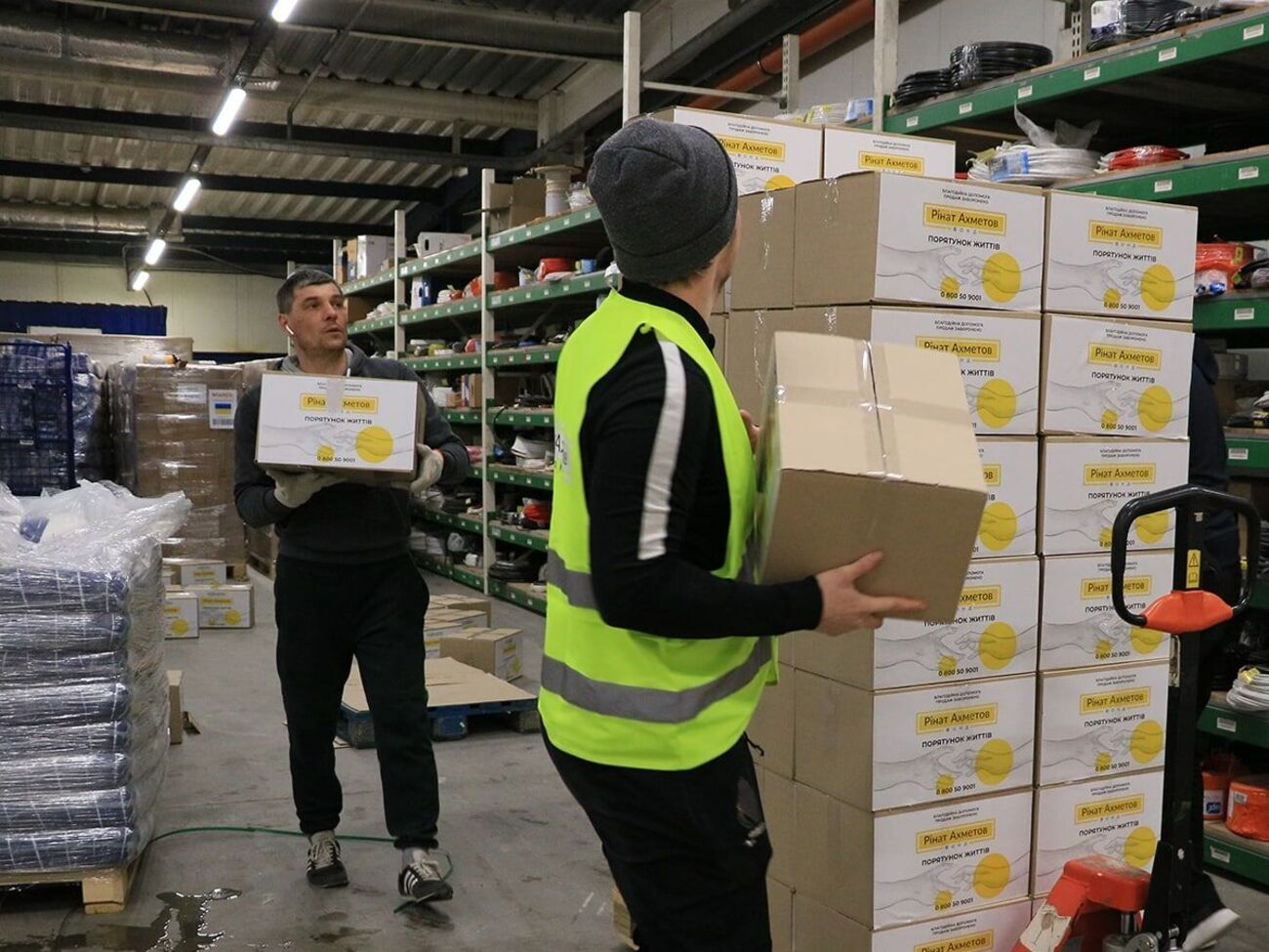Всего продуктовые наборы от Фонда получат 200 тыс. украинцев