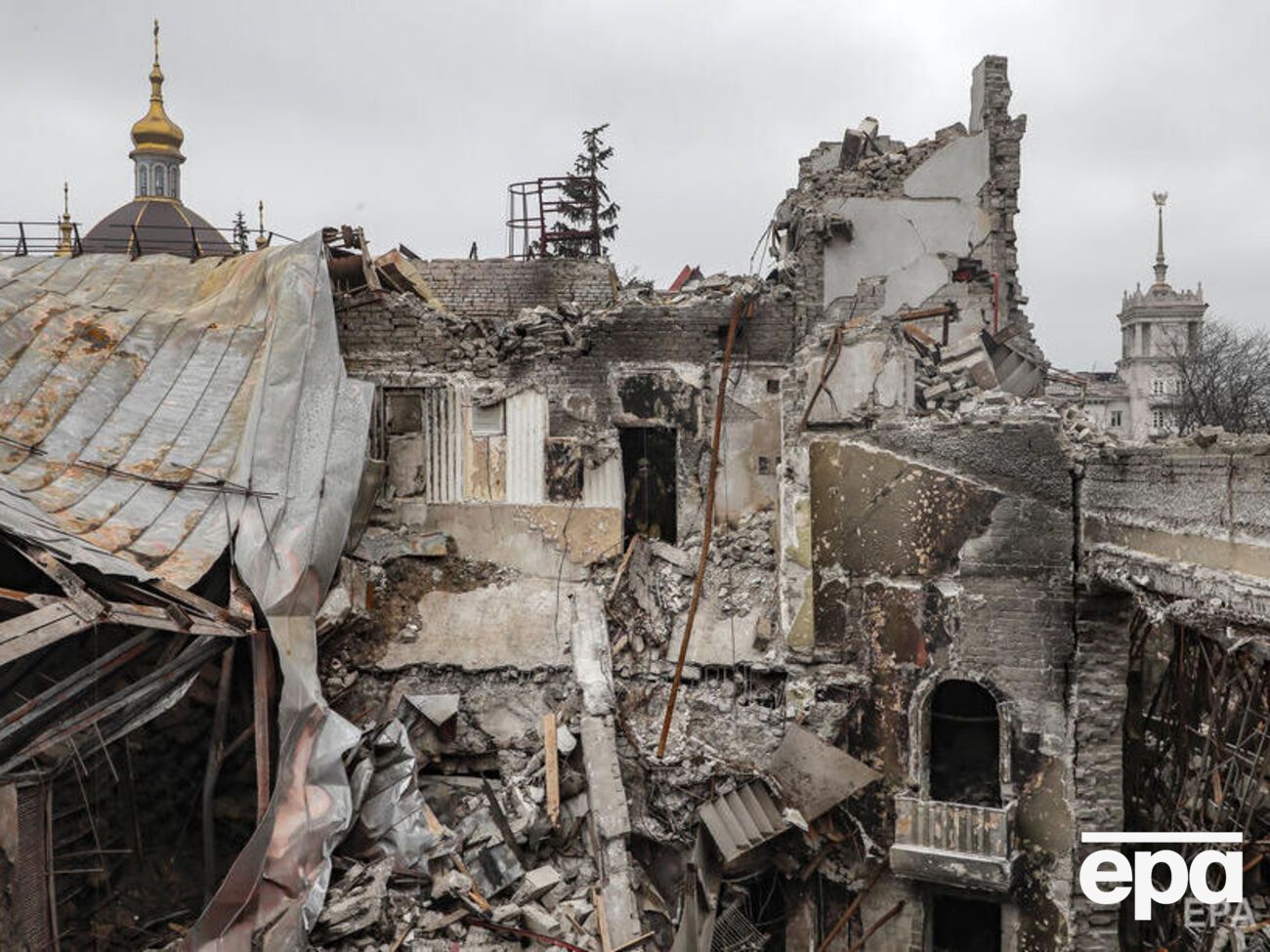 Оккупанты бомбят Мариуполь с начала войны