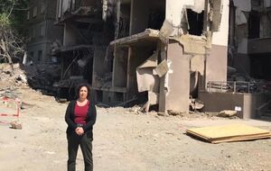 Симмонс отметила, что почтила память погибших в результате ракетного удара оккупантов украинцев в одном из районов Киева