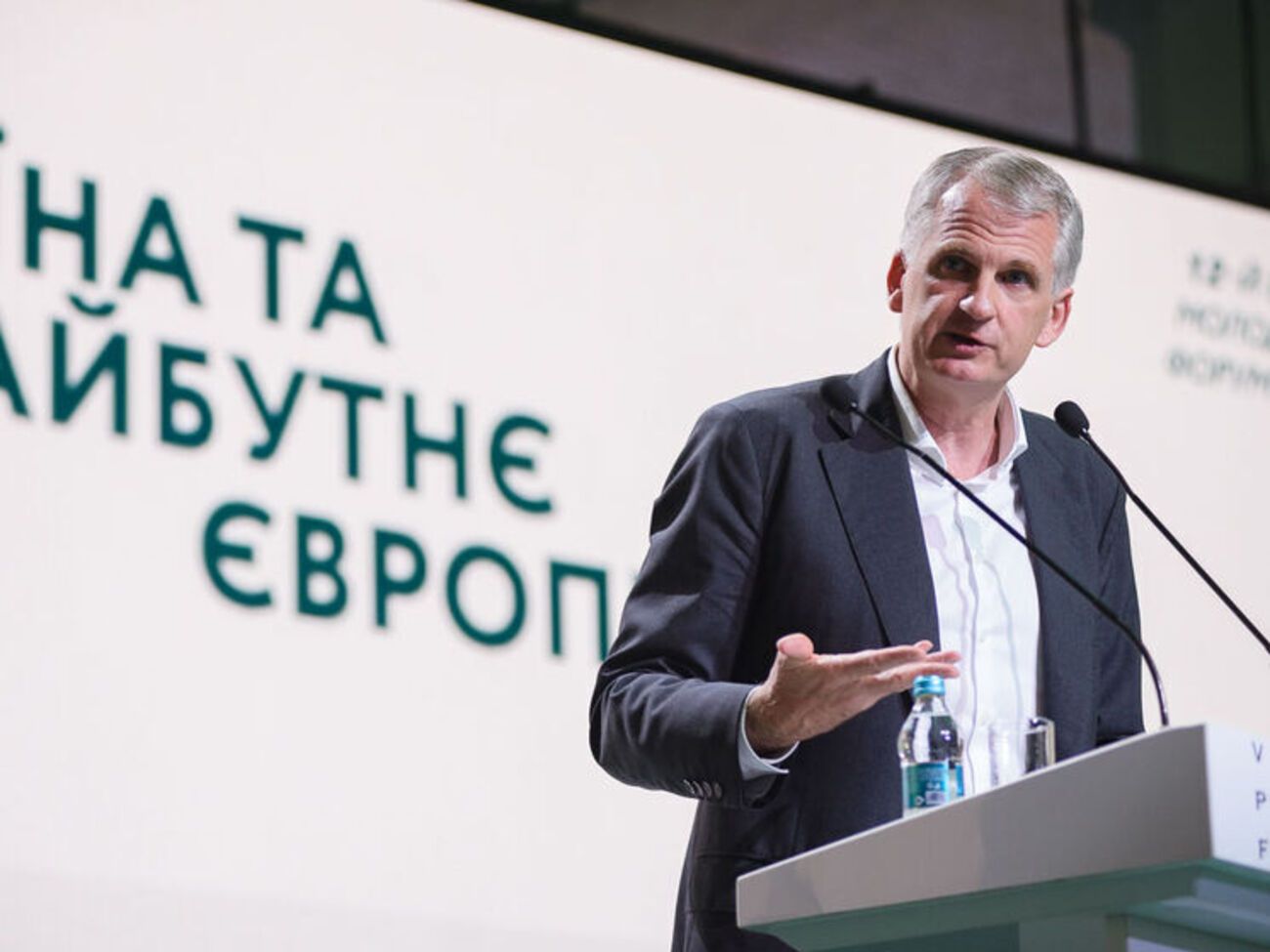 Снайдер: Для Путина уроки Второй мировой войны &ndash; это то, что нужно больше войны. Для Путина уроки победы над фашизмом &ndash; это то, что нужно больше фашизма