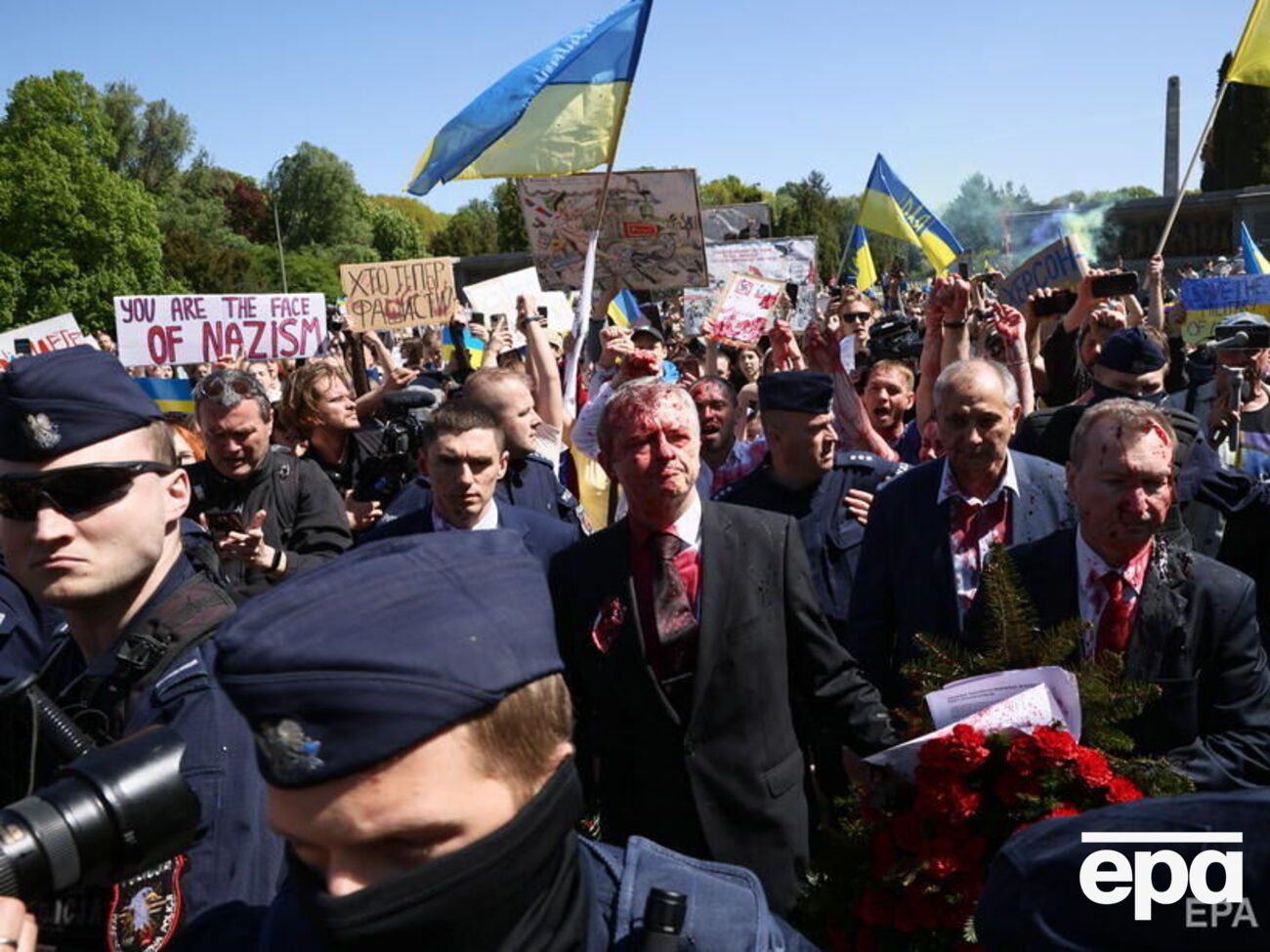 Инцидент произошел в Варшаве&nbsp;во время церемонии возложения венка на кладбище
