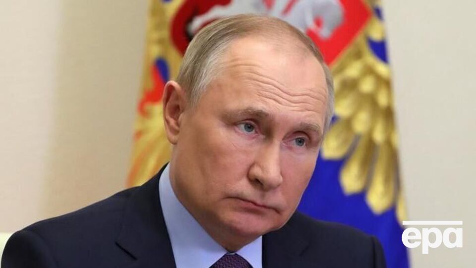 На Lenta.ru вранці 9 травня з'явилося два десятки матеріалів із критикою Путіна