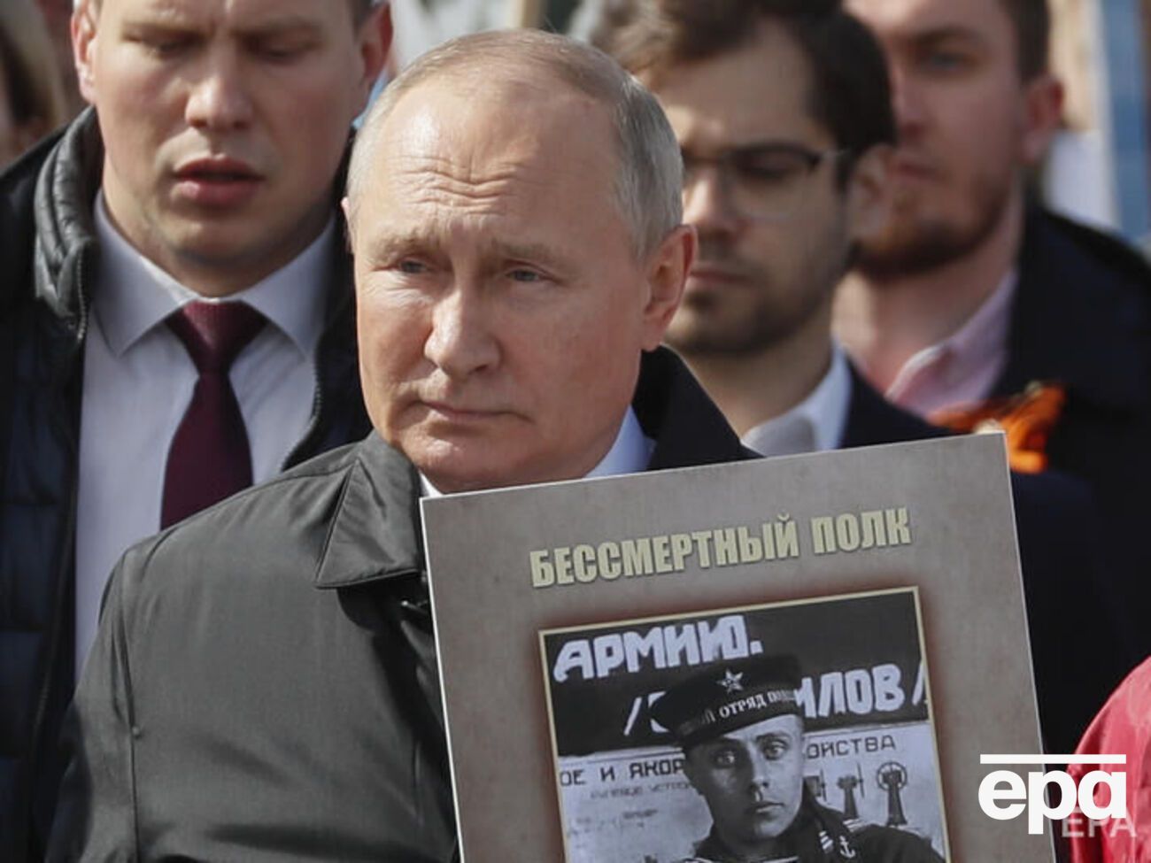 Выступая на параде, Путин обвинил НАТО в активном военном освоении прилегающих к России территорий