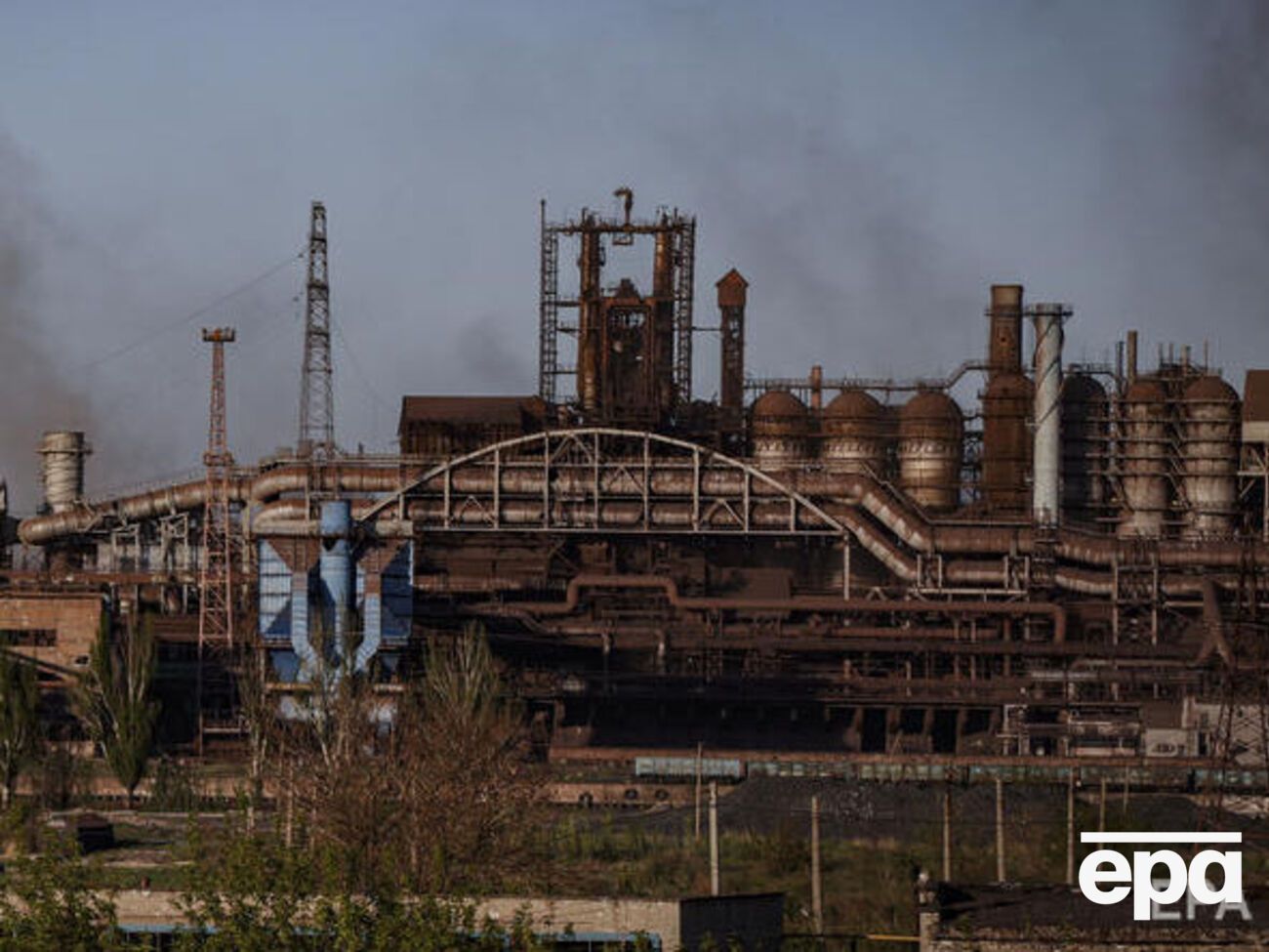 У Маріуполі попереджають жителів не виходити на вулиці з 10 травня, бо українських військових "хочуть викурити" з "Азовсталі", розповів Лашин