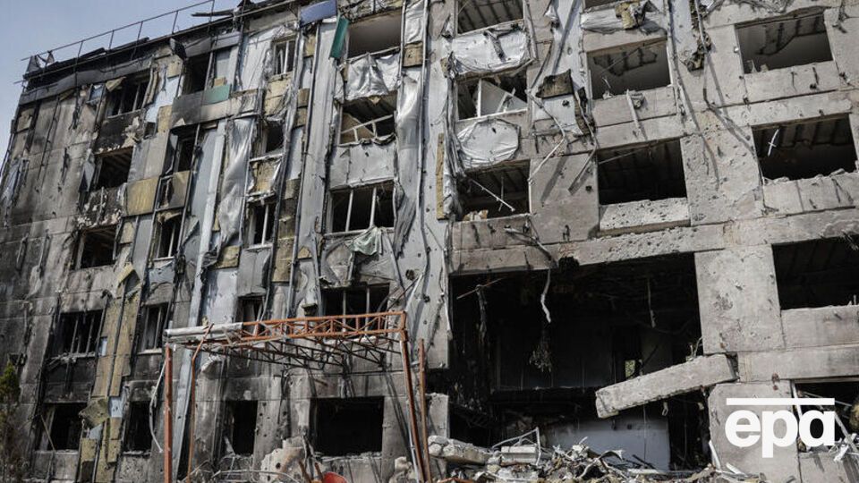 За словами Андрющенка, два дні мобільні бригади з МНС Росії та військовослужбовців обходять уцілілі квартири, де проживають люди